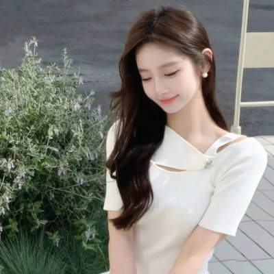 圣洁的艾曼妞